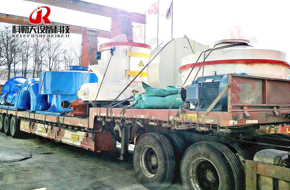 吉林通化客戶(hù)訂購的雷蒙磨粉機裝車(chē)發(fā)貨
